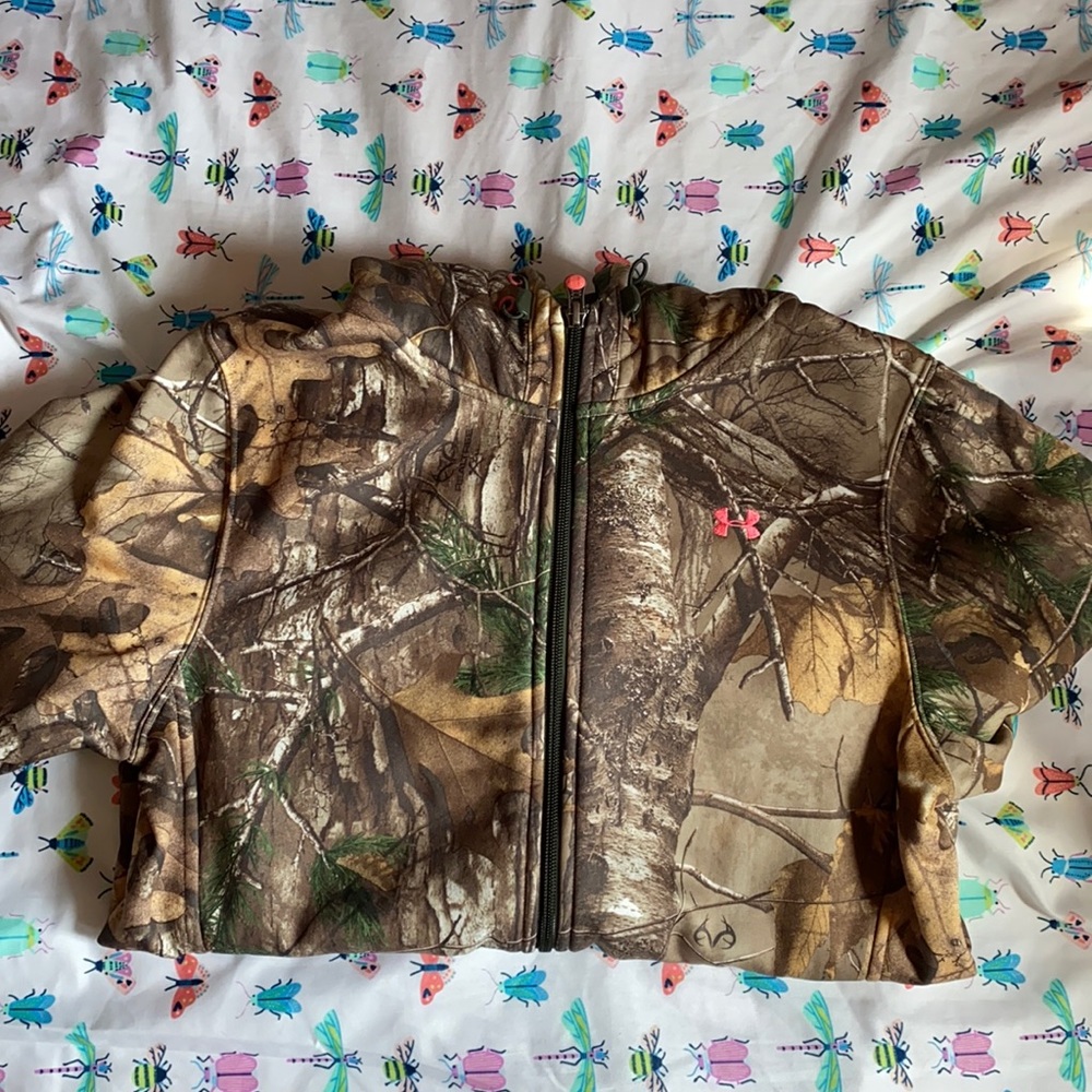 Zip up camo Sweater